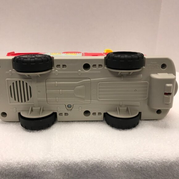 Fisher Price Little People Toddler Helping‎ Others Fire Truck w/ 2 fire fighters - Picture 5 of 5